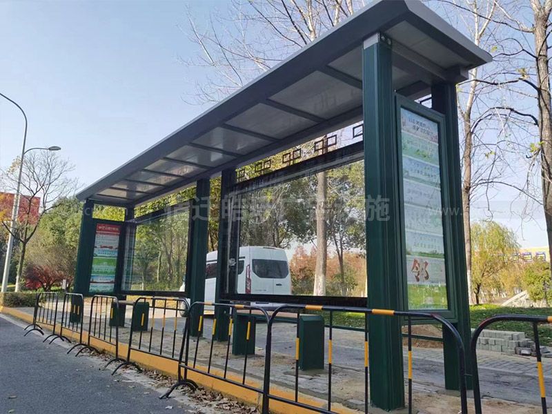 城市公交候车亭厂家现场安装案例